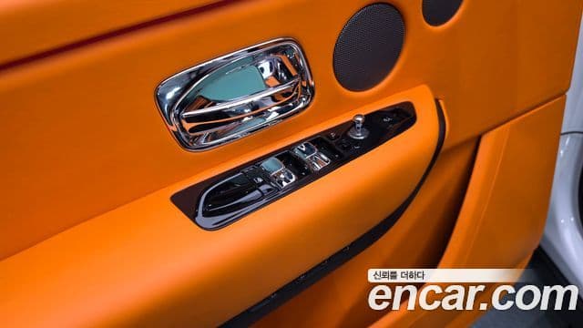 Rolls-Royce Cullinan 2022 — ფოტო 32/34