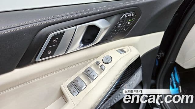 BMW X7 2025 — Photo 36/38