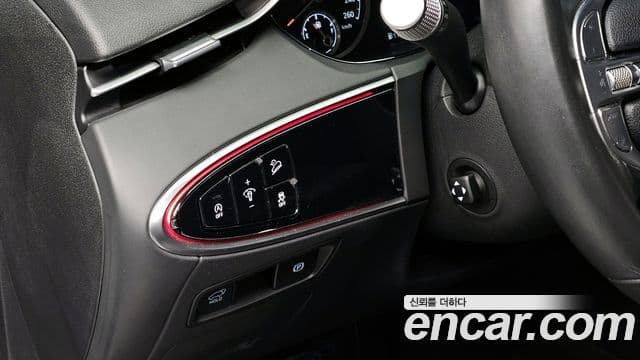 Genesis GV70 2022 — ფოტო 16/20