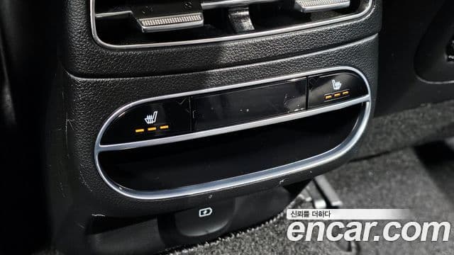 Genesis GV70 2022 — ფოტო 17/20
