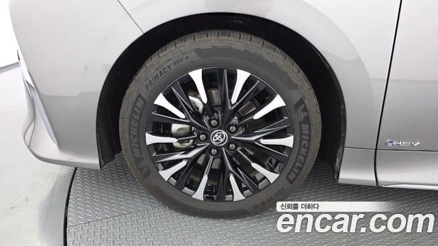 Toyota Alphard 2025 — Photo 17/32