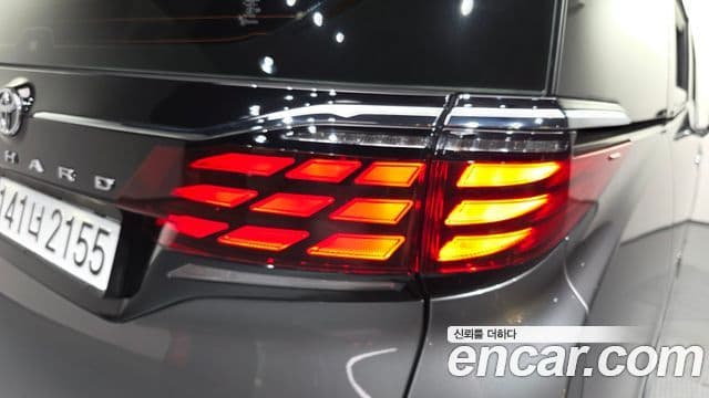 Toyota Alphard 2025 — Photo 13/32