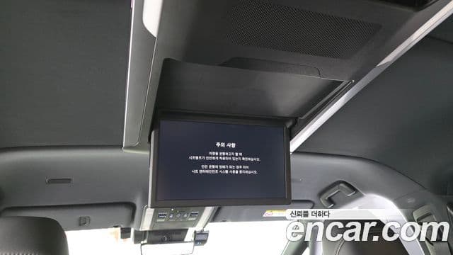 Toyota Alphard 2025 — Photo 21/32