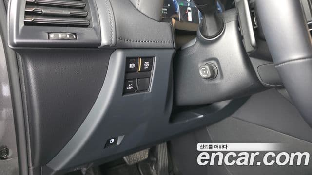 Toyota Alphard 2025 — Photo 15/32