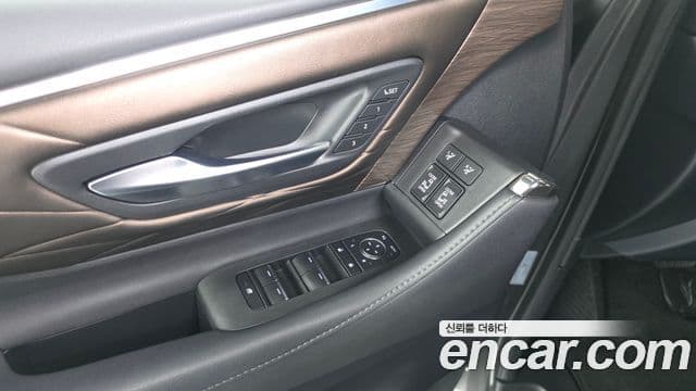 Toyota Alphard 2025 — Photo 14/32