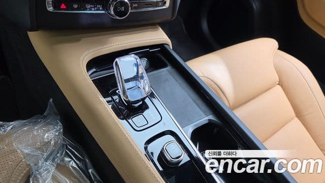 Volvo XC90 2022 — Şəkil 9/20