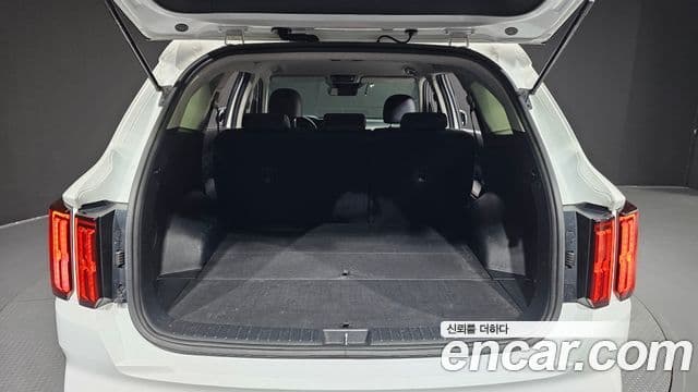 Kia Sorento 2022 — ფოტო 17/20