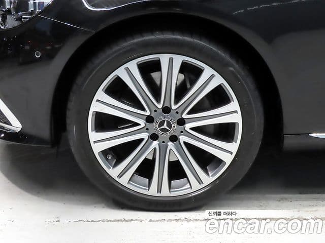 Mercedes-Benz E-Class 2023 — ფოტო 4/20
