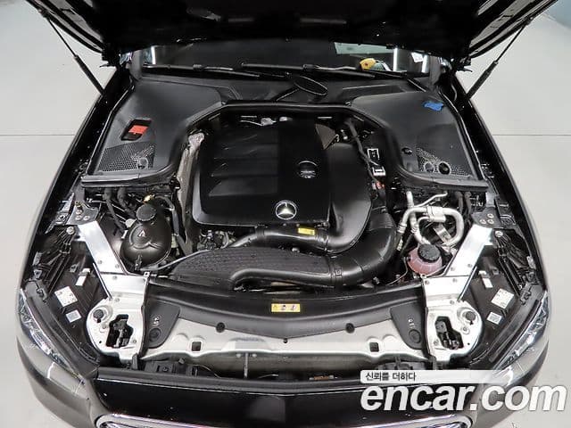 Mercedes-Benz E-Class 2023 — ფოტო 5/20