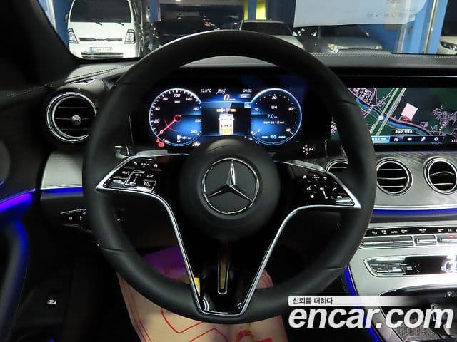 Mercedes-Benz E-Class 2023 — ფოტო 8/20