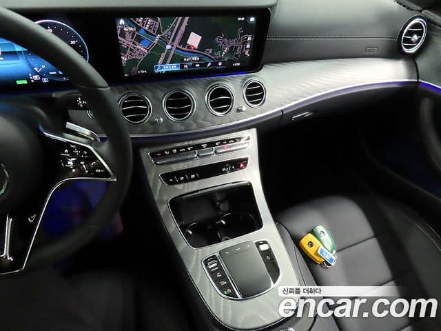Mercedes-Benz E-Class 2023 — ფოტო 12/20