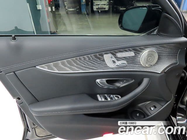 Mercedes-Benz E-Class 2023 — ფოტო 15/20