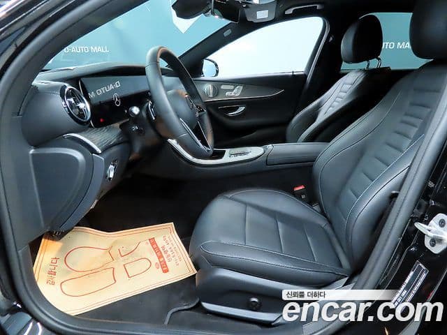 Mercedes-Benz E-Class 2023 — ფოტო 19/20