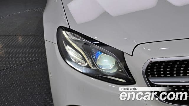 Mercedes-Benz E-Class 2018 — Photo 6/31
