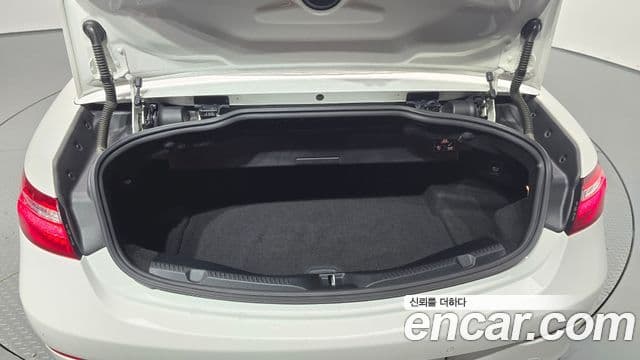 Mercedes-Benz E-Class 2018 — Photo 23/31