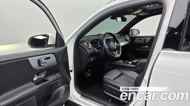 Mercedes-Benz GLB-Class 2021 — Фото 10/20