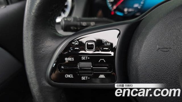Mercedes-Benz GLB-Class 2021 — Фото 15/20
