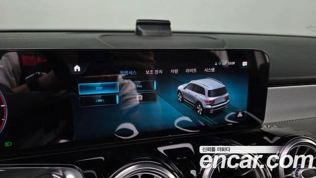 Mercedes-Benz GLB-Class 2021 — Фото 18/20