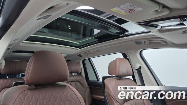 BMW X7 2021 — ფოტო 13/20