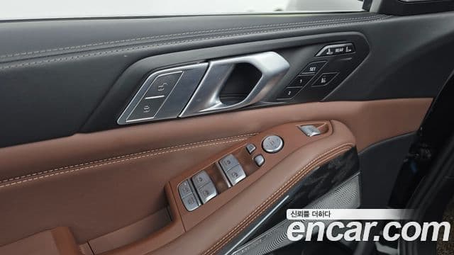 BMW X7 2021 — ფოტო 14/20