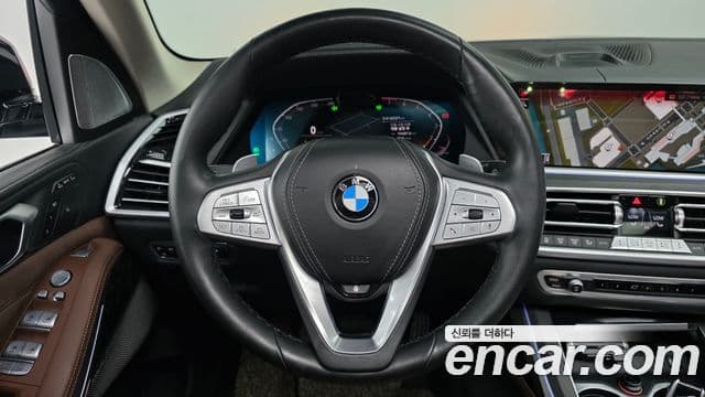 BMW X7 2021 — ფოტო 15/20