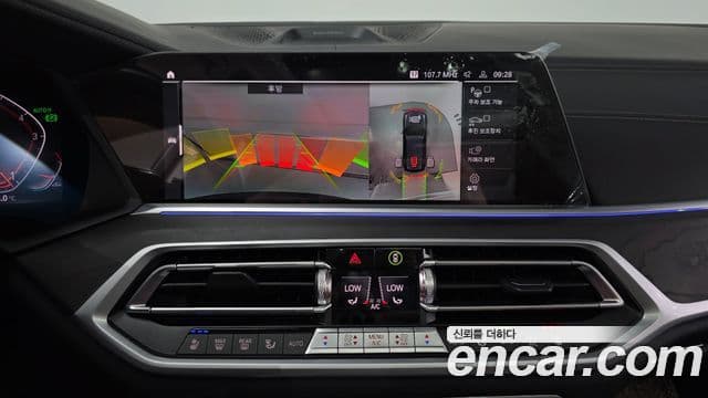 BMW X7 2021 — ფოტო 16/20
