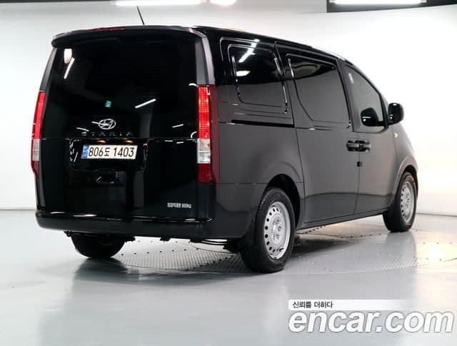 Hyundai Staria 2022 — ფოტო 2/20