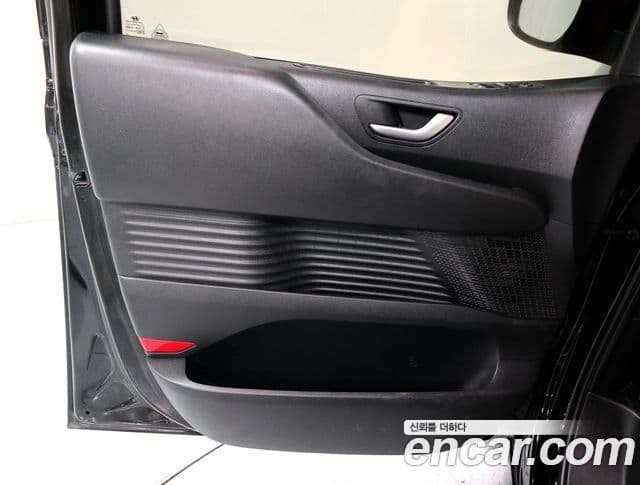 Hyundai Staria 2022 — ფოტო 7/20