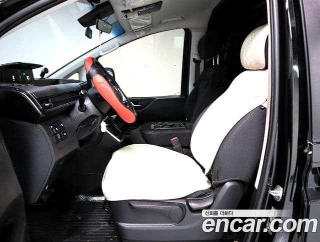 Hyundai Staria 2022 — ფოტო 8/20