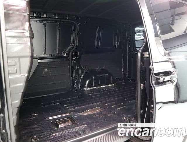 Hyundai Staria 2022 — ფოტო 9/20