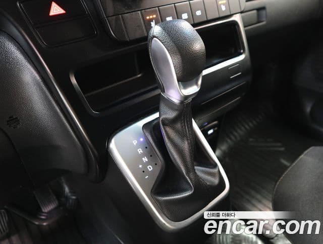 Hyundai Staria 2022 — ფოტო 14/20