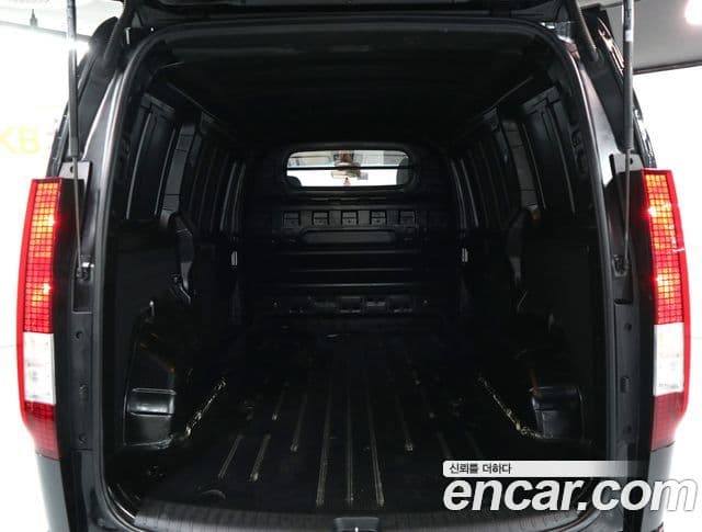Hyundai Staria 2022 — ფოტო 19/20
