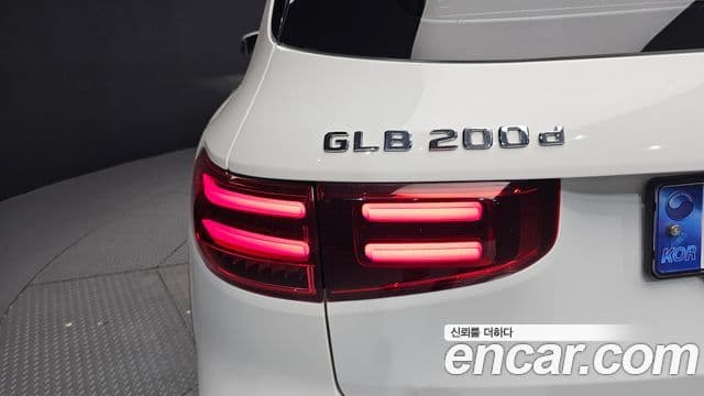 Mercedes-Benz GLB-Class 2024 — Photo 9/31
