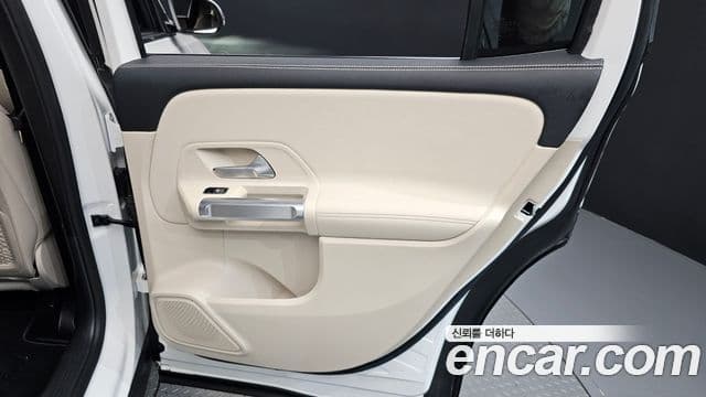 Mercedes-Benz GLB-Class 2024 — Photo 31/31