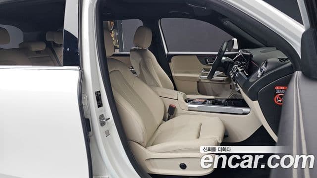 Mercedes-Benz GLB-Class 2024 — Photo 16/31