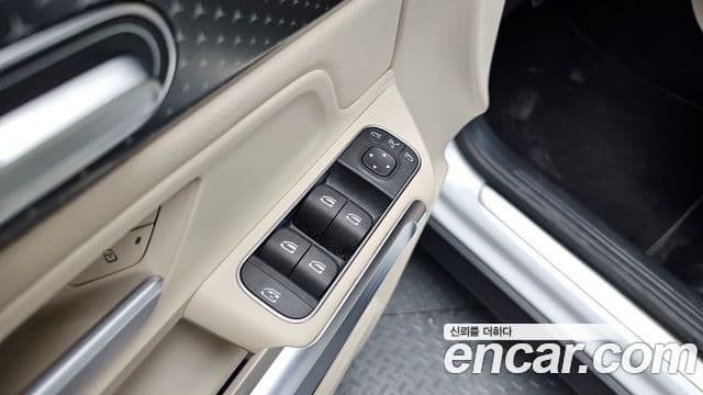 Mercedes-Benz GLB-Class 2024 — Photo 18/31