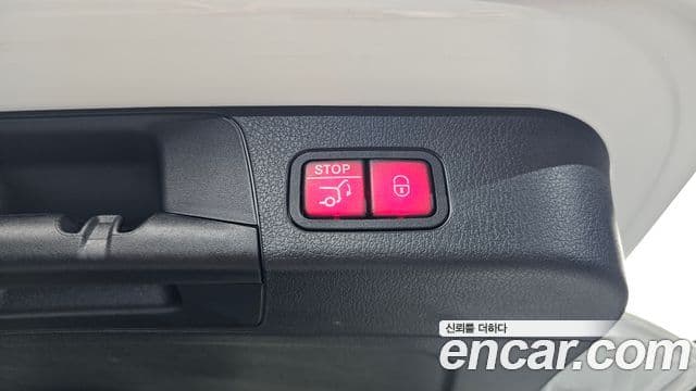 Mercedes-Benz GLB-Class 2024 — Photo 25/31
