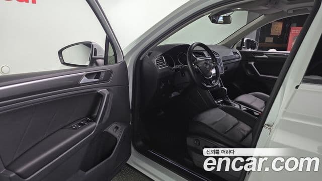 Volkswagen Tiguan 2020 — Photo 12/34