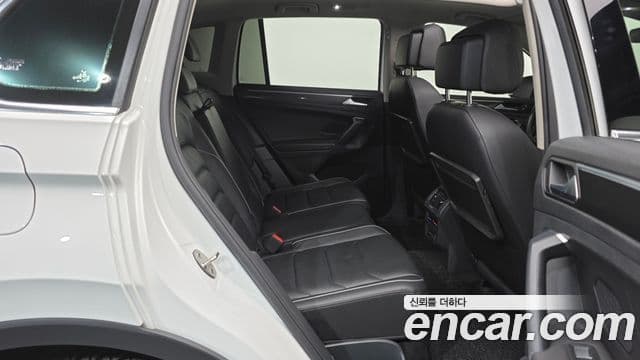 Volkswagen Tiguan 2020 — Photo 19/34