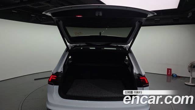 Volkswagen Tiguan 2020 — Photo 27/34