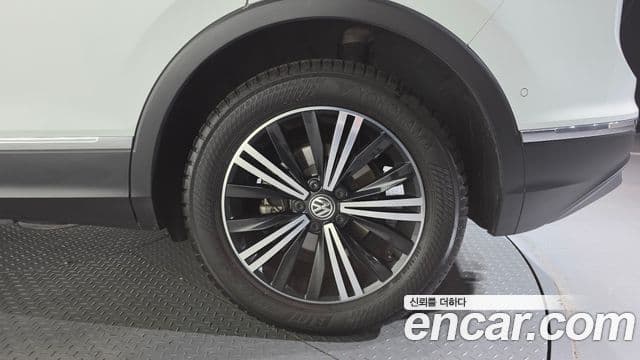 Volkswagen Tiguan 2020 — Photo 10/34