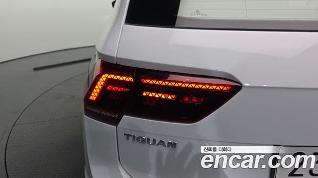 Volkswagen Tiguan 2020 — Photo 5/34