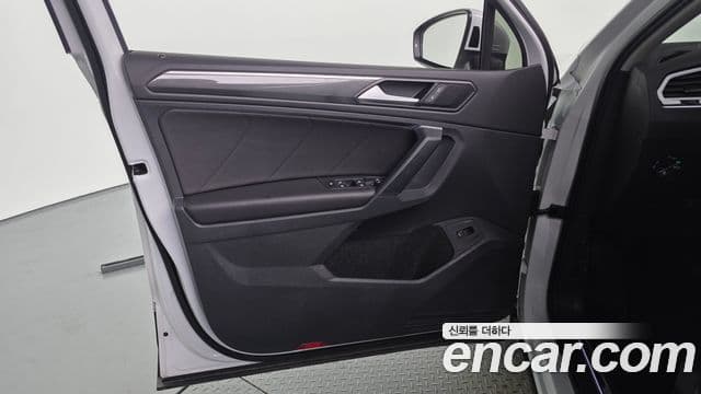 Volkswagen Tiguan 2020 — Photo 17/34