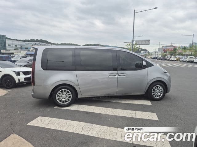 Hyundai Staria 2023 — Şəkil 10/17