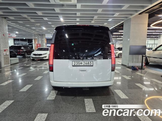 Hyundai Staria 2021 — Photo 16/17