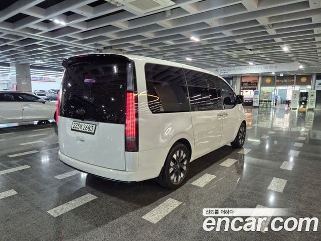 Hyundai Staria 2021 — Photo 2/17