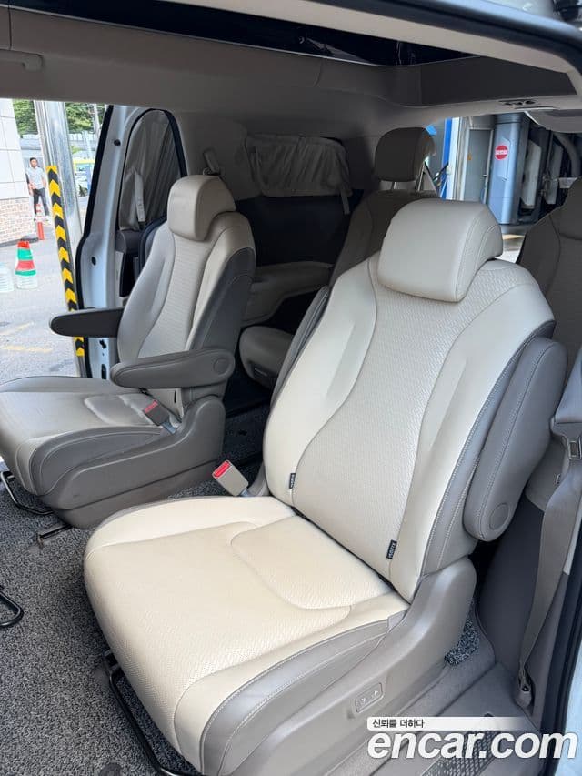 Kia Carnival 2022 — Şəkil 9/17