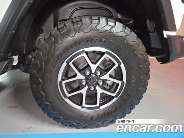 Jeep Wrangler 2025 — ფოტო 14/20