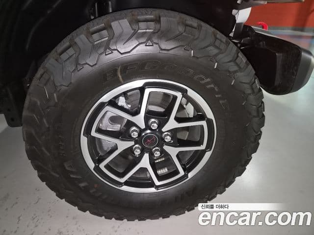 Jeep Wrangler 2025 — ფოტო 16/20
