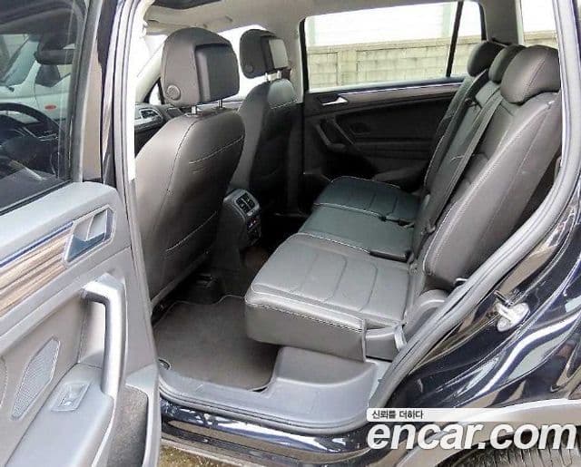 Volkswagen Tiguan Allspace 2023 — Фото 11/20
